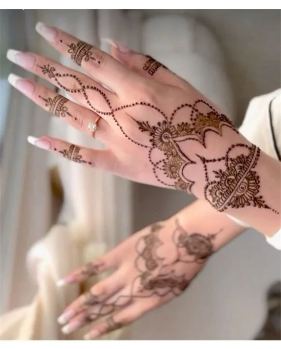 Outline Bracelet Idea On Back Hand Mehndi Design